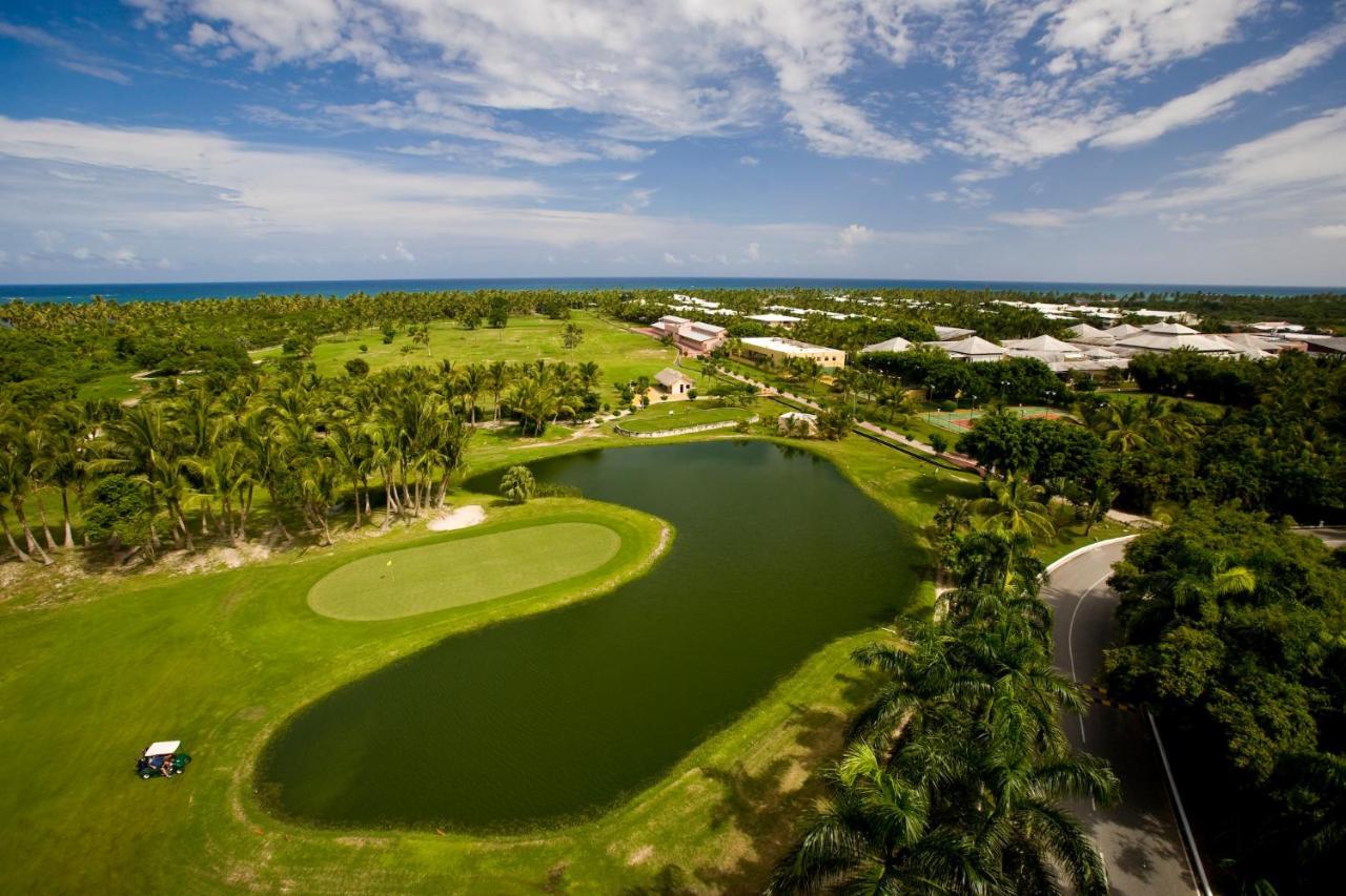 Catalonia Royal Bavaro (Adults Only) Пунта Кана Екстериор снимка Golf course at Hard Rock Hotel