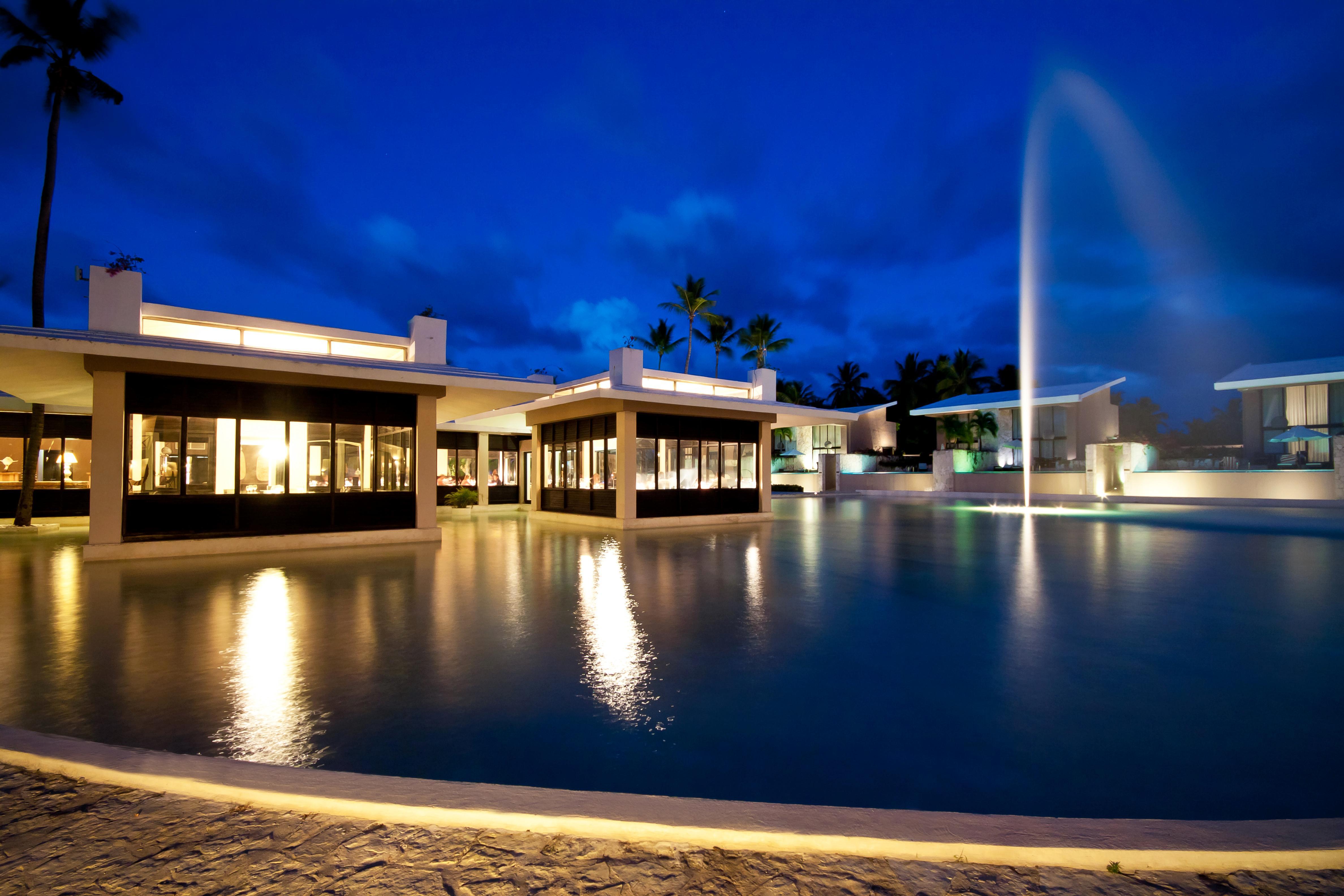 Catalonia Royal Bavaro (Adults Only) Пунта Кана Екстериор снимка Hard Rock Hotel & Casino Punta Cana