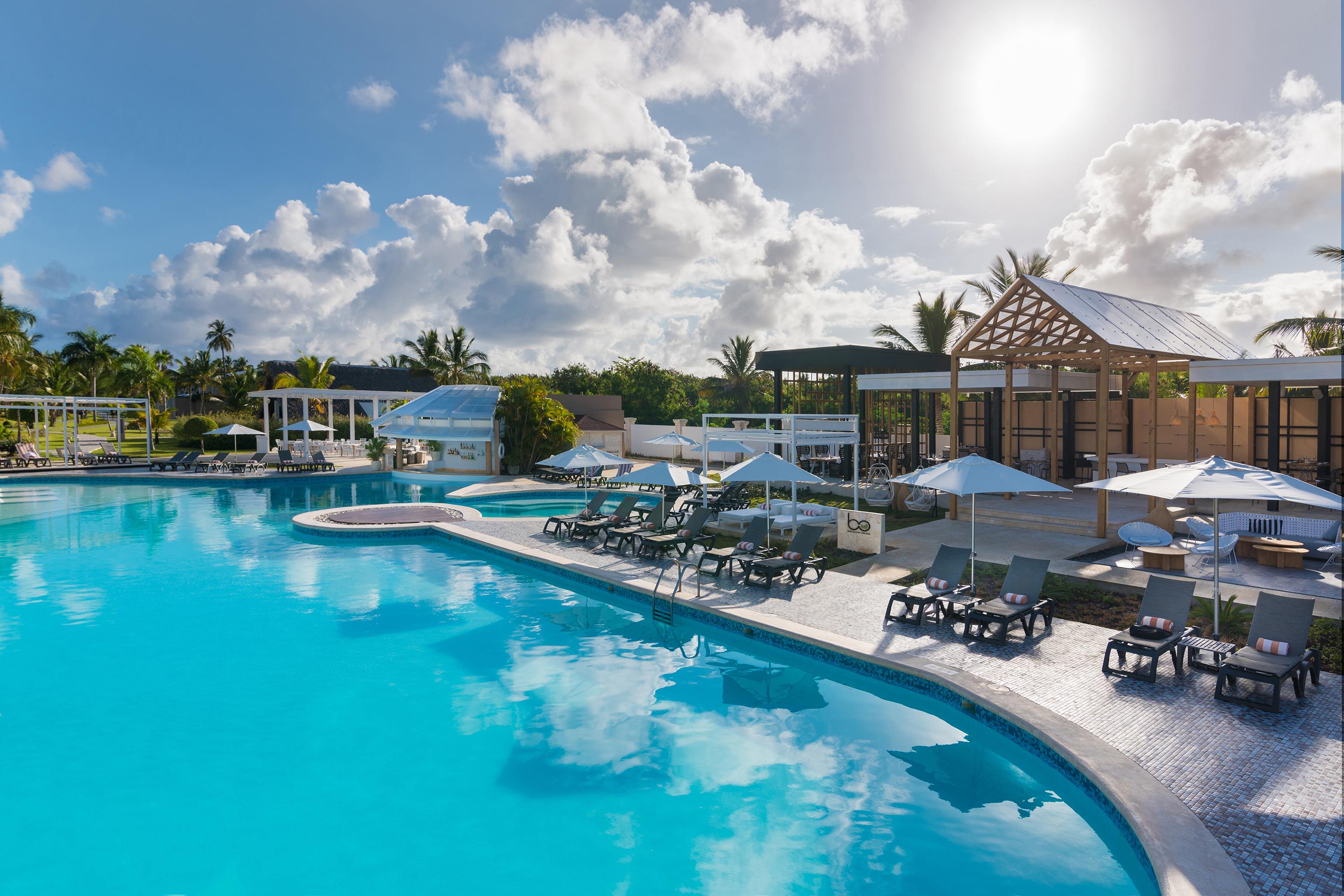 Catalonia Royal Bavaro (Adults Only) Пунта Кана Екстериор снимка The pool at the Hard Rock Hotel & Casino Punta Cana