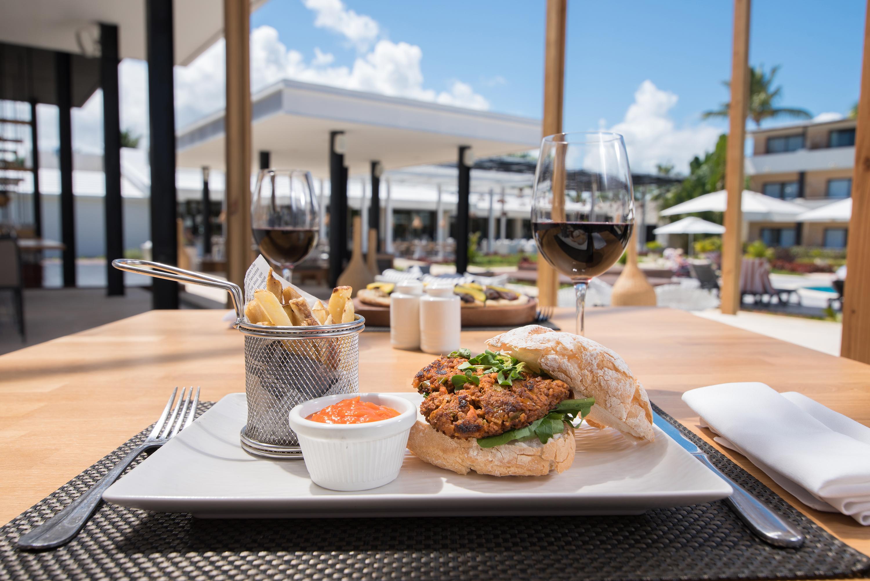 Catalonia Royal Bavaro (Adults Only) Пунта Кана Екстериор снимка A gourmet burger at the resort