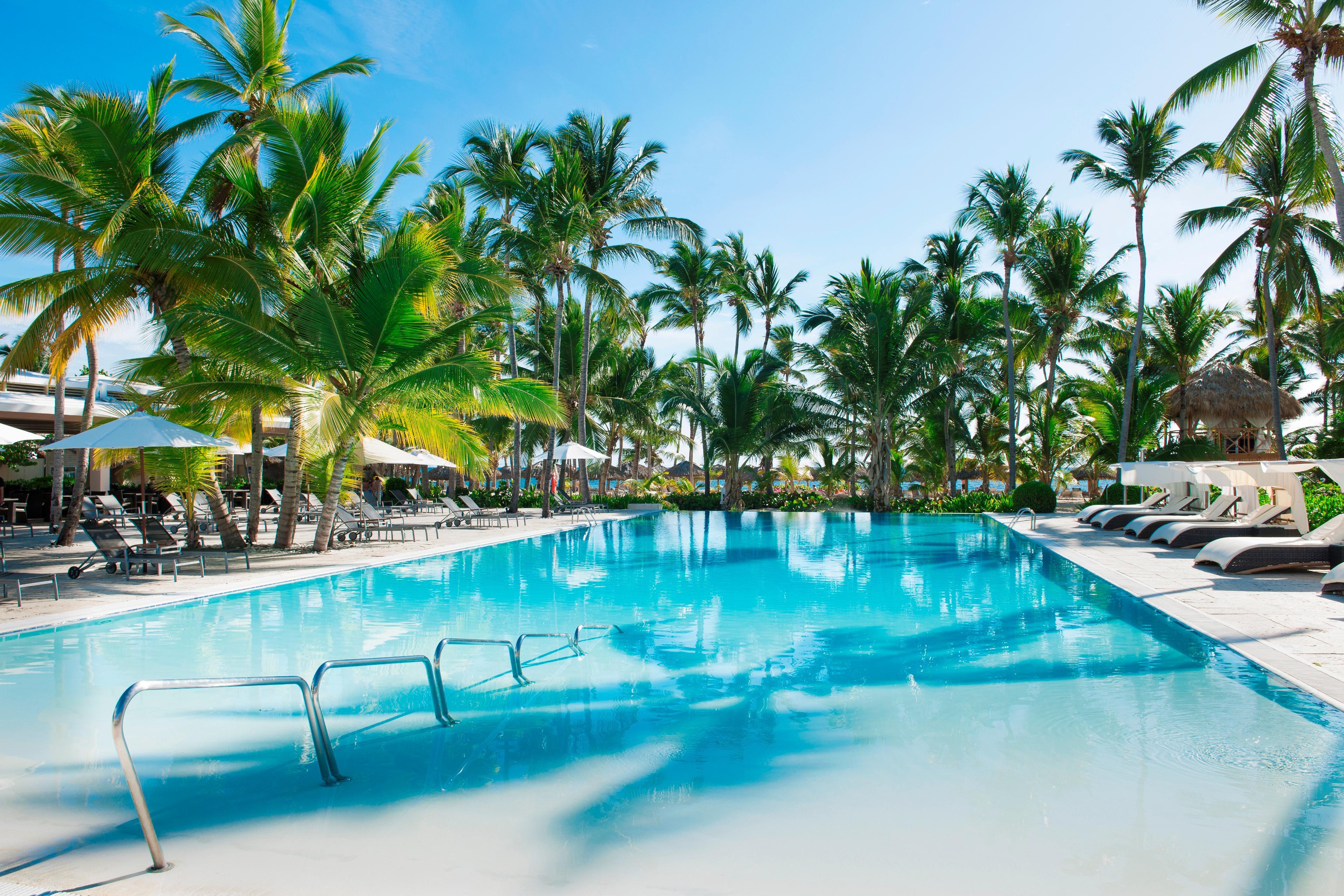 Catalonia Royal Bavaro (Adults Only) Пунта Кана Екстериор снимка Hard Rock Hotel Riviera Maya