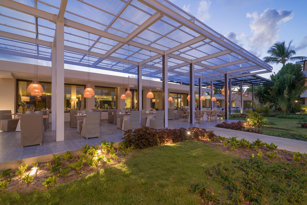 Catalonia Royal Bavaro (Adults Only) Пунта Кана Екстериор снимка The restaurant at the resort