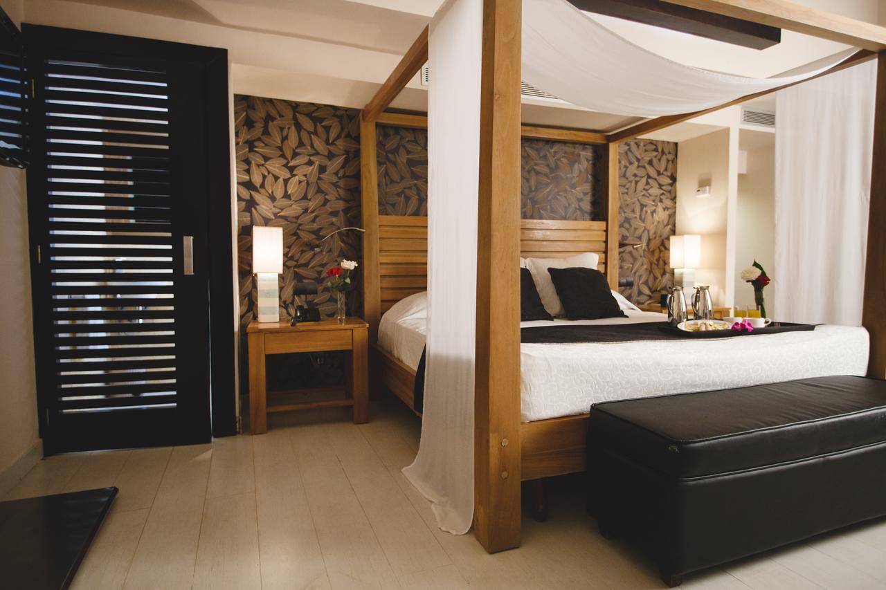 Catalonia Royal Bavaro (Adults Only) Пунта Кана Екстериор снимка A bedroom at the hotel