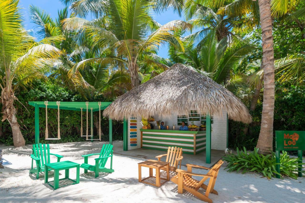 Catalonia Royal Bavaro (Adults Only) Пунта Кана Екстериор снимка A beach bar in Maldives