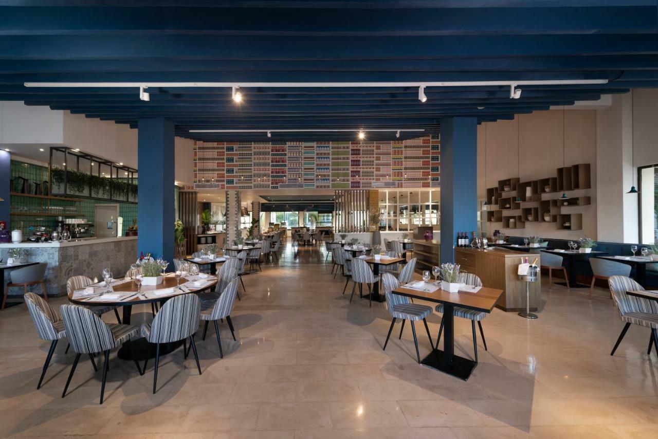 Catalonia Royal Bavaro (Adults Only) Пунта Кана Екстериор снимка The interior of the restaurant